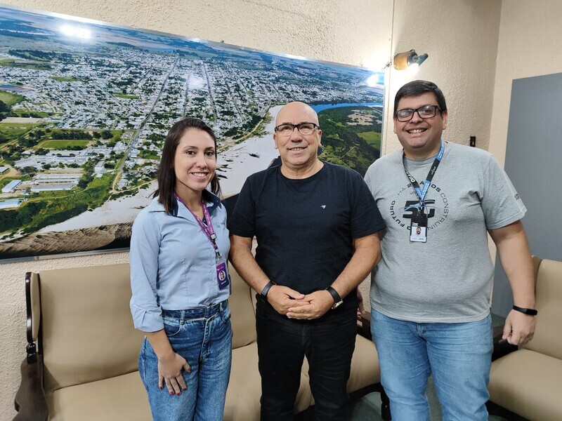 o-prefeito-municipal-vilmar-oliveira-recebeu-o-gerente-regional-tiago-vieira-e-a-gerente-local-melissa-siqueira-da-unifique-sygo