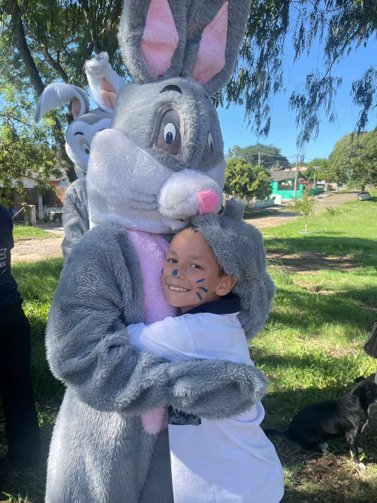 tarde-de-festividades-pela-pascoa-para-mais-de-80-criancas