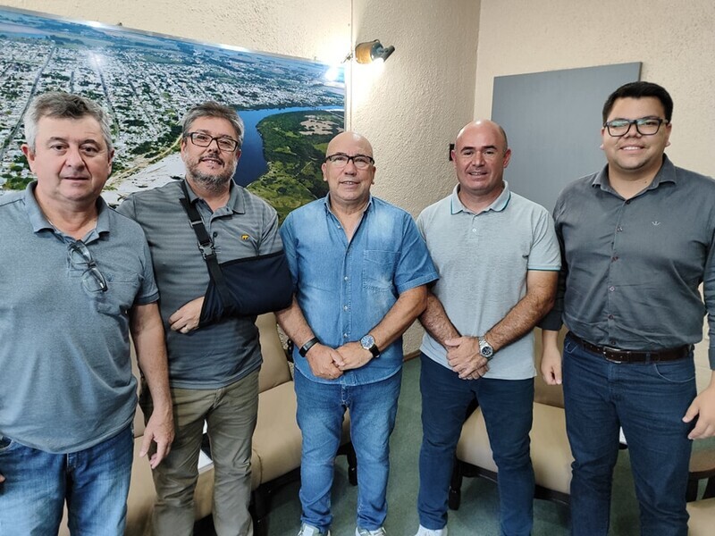 o-prefeito-municipal-vilmar-oliveira-recebeu-no-seu-gabinete-o-presidente-do-rotary-clube-ricardo-araujo-e-o-vice-presidente-ricardo-pietro