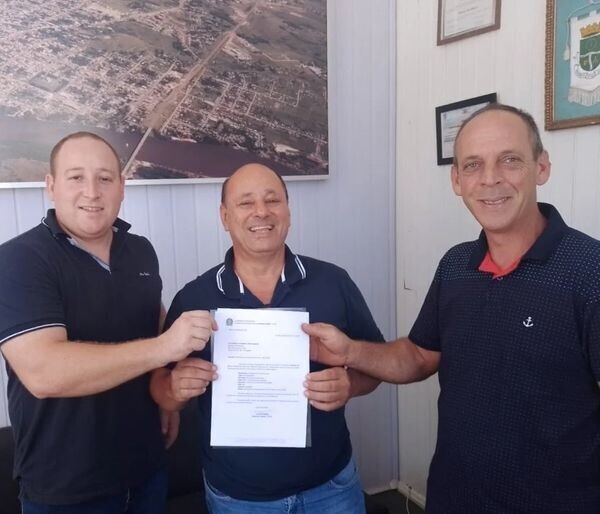 o-vice-prefeito-eduardo-ustra-ribeiro-recebeu-o-presidente-da-associacao-dos-apicultores-de-rosario-do-sul