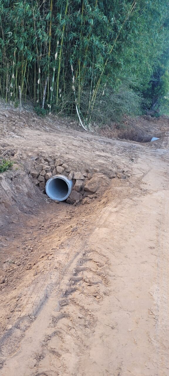 conserto-de-bueiro-na-estrada-do-rincao-dos-menezes