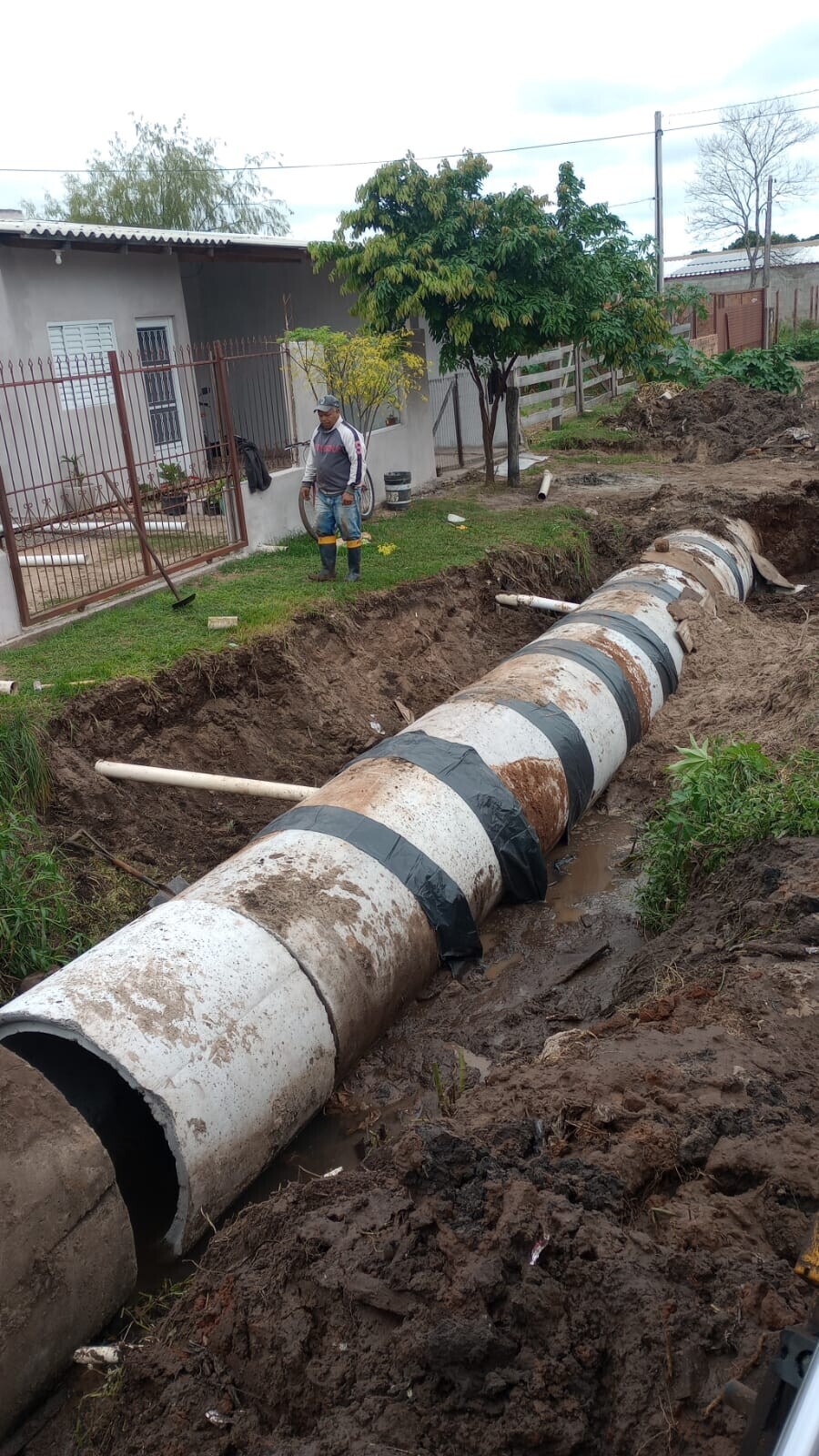 a-prefeitura-municipal-atraves-da-secretaria-municipal-de-obras-tem-realizado-constantemente-os-reparos-em-tubulacoes-e-vias