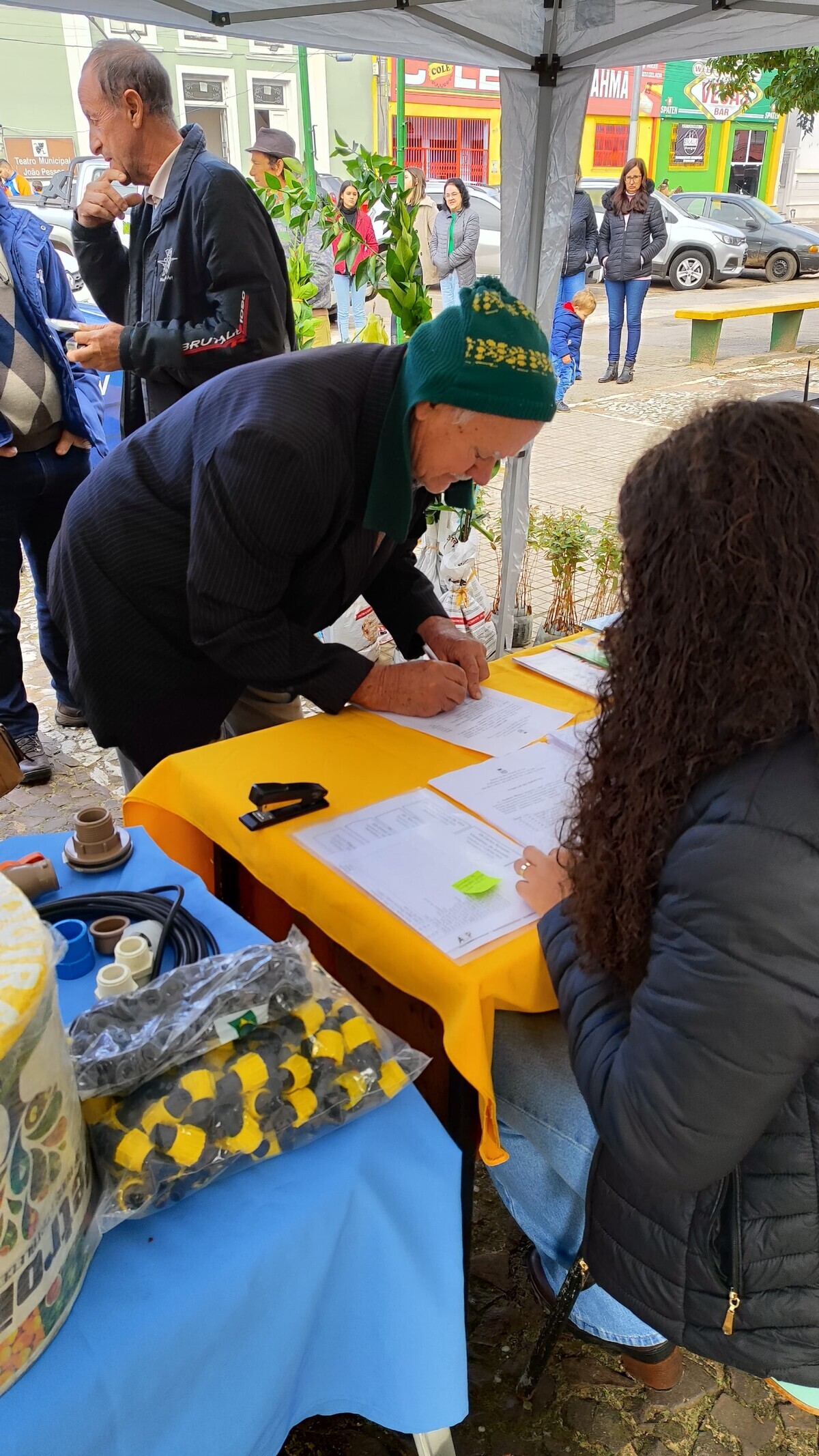 administracao-municipal-realizou-a-entrega-de-kits-de-irrigacao