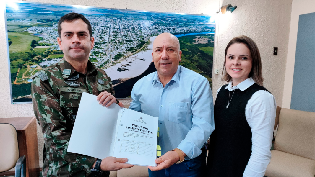 prefeito-assina-convenio-para-equoterapia