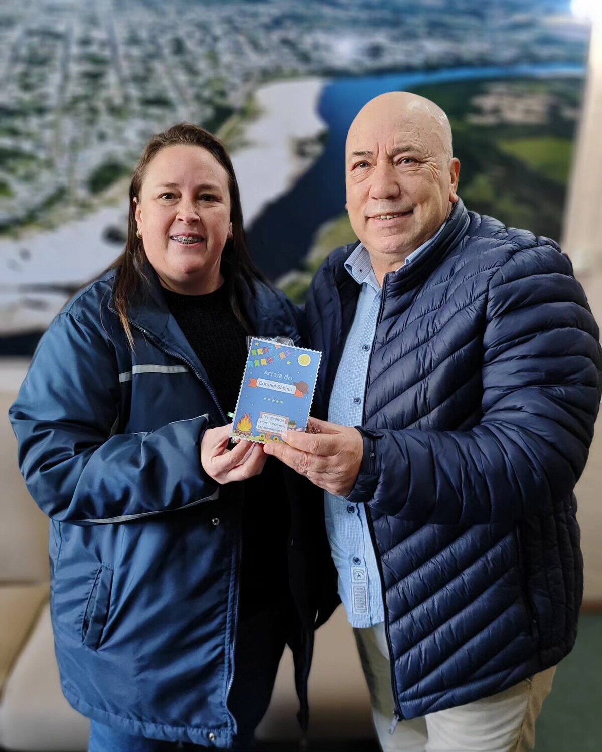 foi-entregue-ao-prefeito-vilmar-oliveira-o-convite-para-festa-junina-do-educandario-que-acontecera-no-dia-29-de-junho