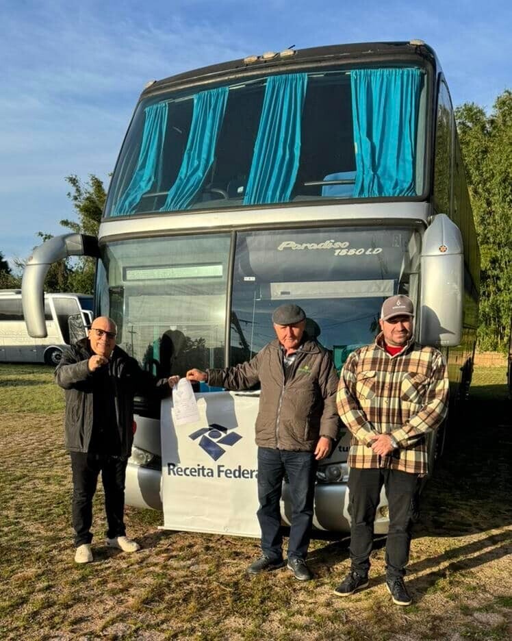 municipio-recebeu-onibus-doado-pela-receita-federal