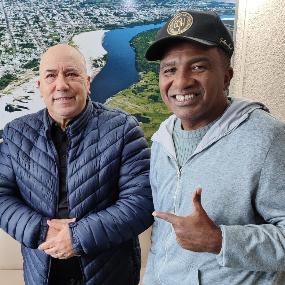 prefeito-vilmar-oliveira-recebeu-treinador-pc-teda-para-discutir-projeto-social