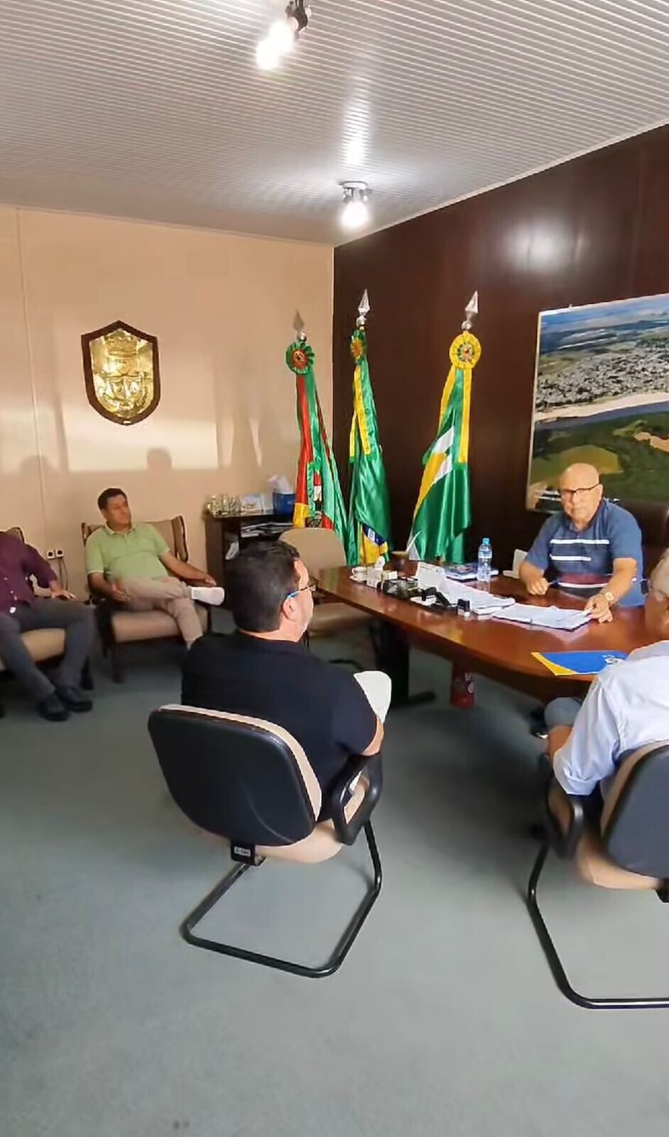prefeito-vilmar-oliveira-recebe-pedido-de-adesao-ao-programa-peate-por-parte-do-prefeito-eleito