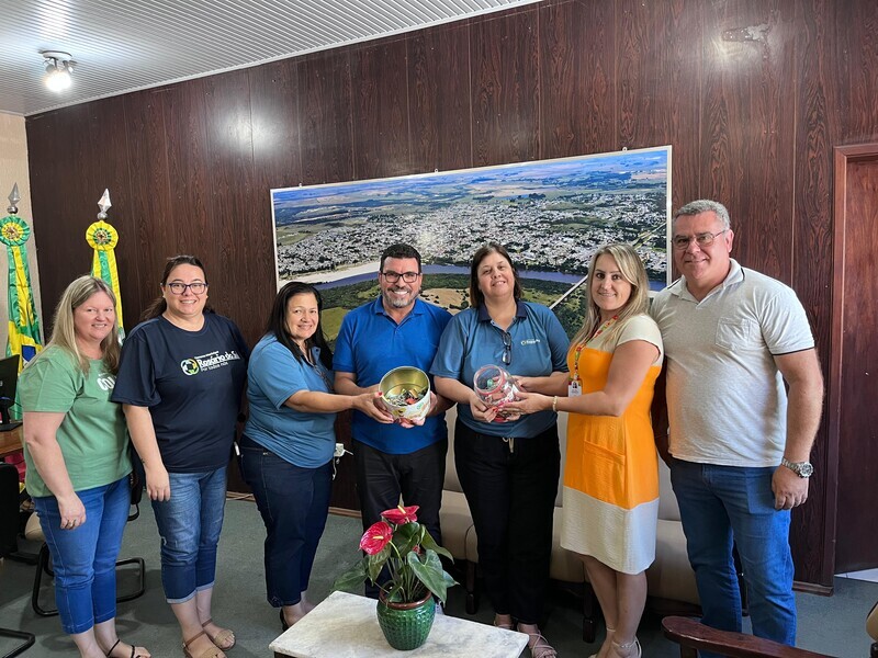 coordenadora-regional-de-educacao-da-19-cre-ana-alice-campagnaro-realizou-a-entrega-oficial-das-chaves-da-escola-padre-jose-de-anchieta