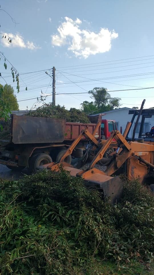 secretaria-de-obras-realiza-limpeza-de-entulhos