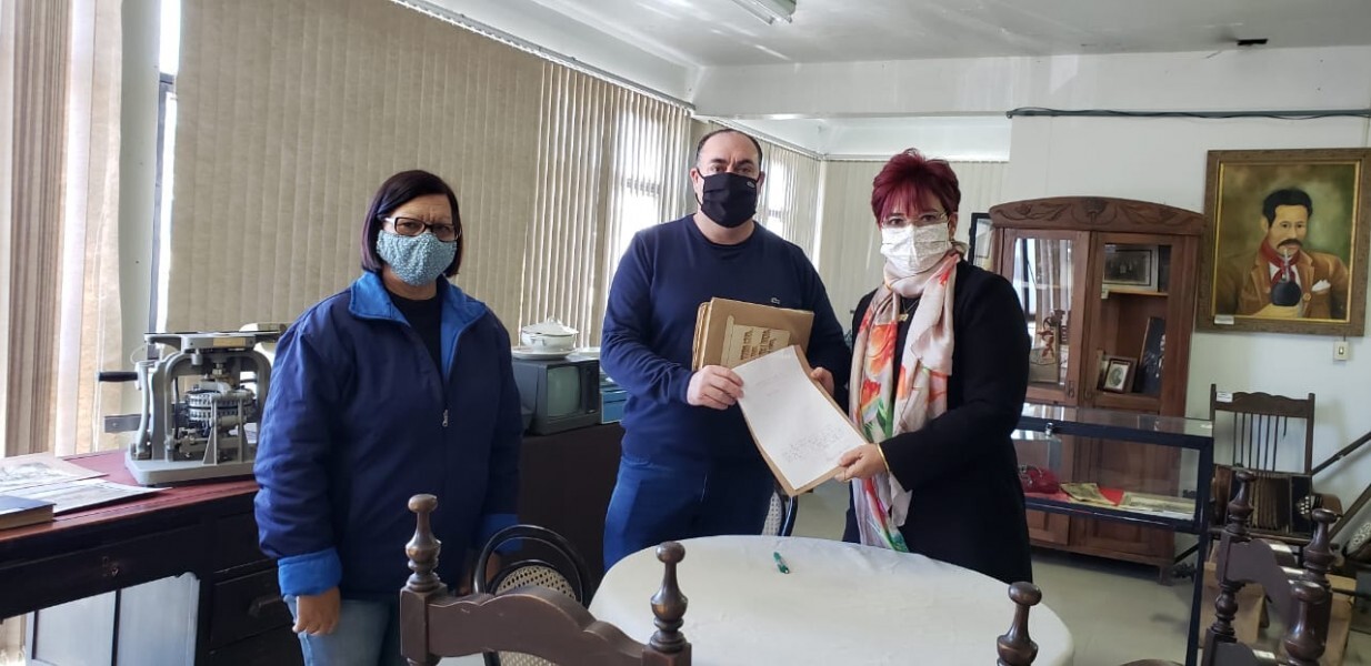 municipio-entregou-arquivo-historico-ao-cartorio-de-registro-civil