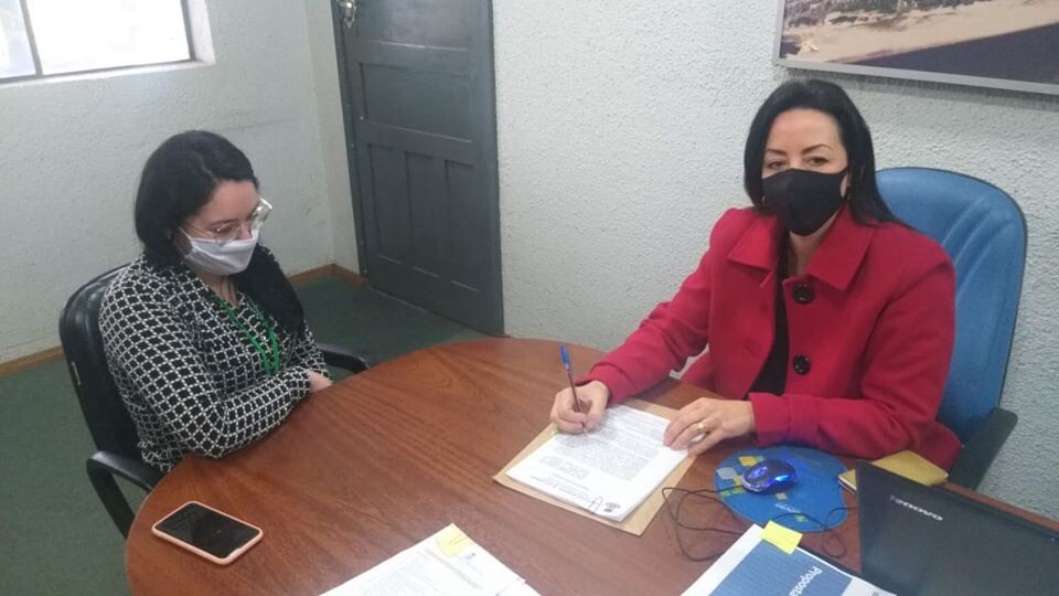 prefeita-assinou-termo-de-parceria-com-a-unipampa-para-realizacao-1-mil-testes-rtpcr-para-detectar-infectados-pelo-coronavirus