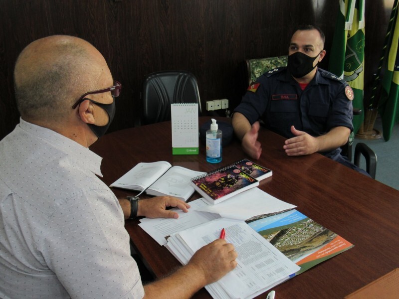 prefeito-vilmar-recebe-visita-do-comandante-do-corpo-de-bombeiros-de-rosario-do-sul
