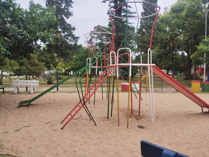 reforma-dos-brinquedos-da-pracinha-central