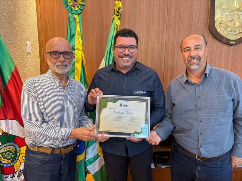 prefeito-realiza-entrega-de-reconhecimento-ao-sindicato-rural-de-rosario-do-sul