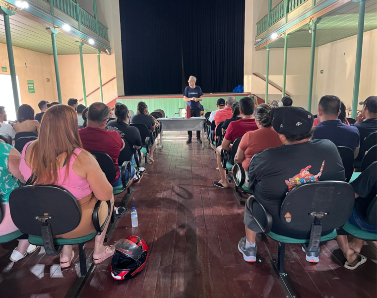 prefeitura-realiza-reuniao-com-comerciantes-que-atuarao-no-food-park-durante-o-carnaval