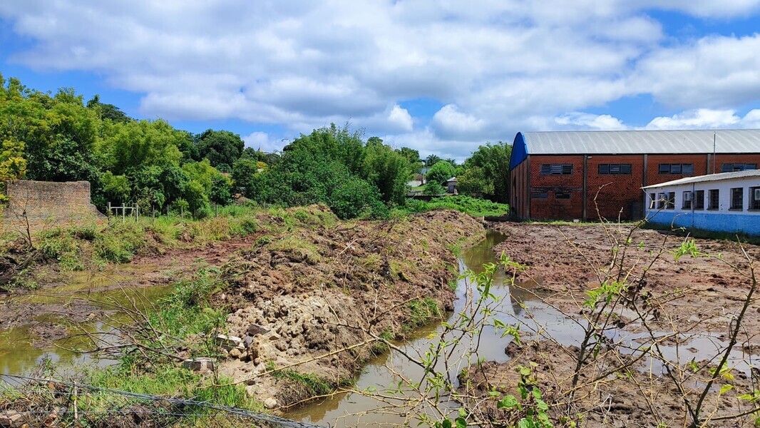 o-vice-prefeito-eduardo-ustra-ribeiro-esteve-realizando-acompanhamento-a-obra-na-escola-municipal-de-ensino-fundamental-oliveiro-taddeo