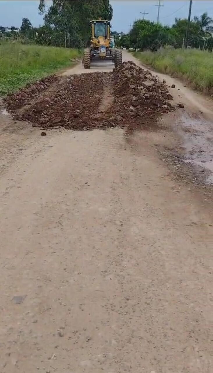 prefeitura-municipal-realizou-manutencao-em-estradas-no-campo-seco-e-bom-retiro
