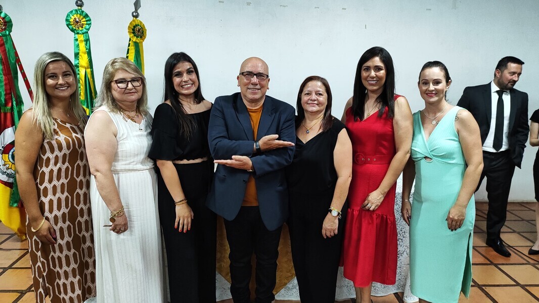 o-prefeito-municipal-vilmar-oliveira-realizou-a-entrega-das-portarias-as-conselheiras-municipais