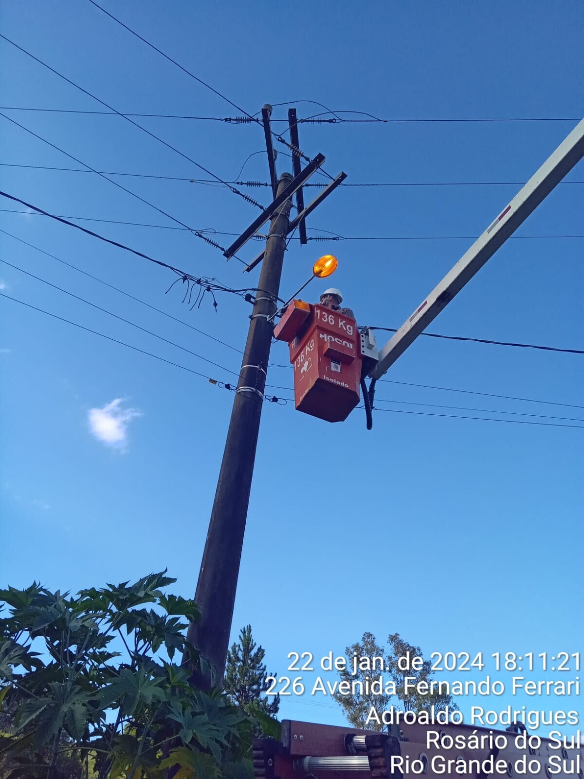 prefeitura-municipal-realiza-servicos-na-iluminacao-publica