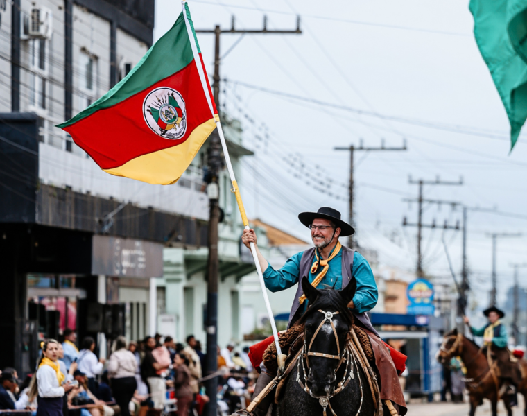 desfile-farroupilha-reune-cerca-de-1600-cavalarianos-e-encerra-os-festejos-em-rosario-do-sul